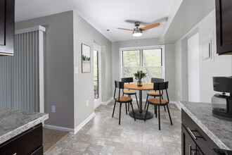 Yorkshire Apartments in Silver Spring, MD - Foto de edificio - Building Photo
