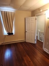 736 W Poplar St, Unit Apt 2 in York, PA - Foto de edificio - Building Photo