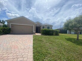 504 SW 9th Ave in Cape Coral, FL - Building Photo