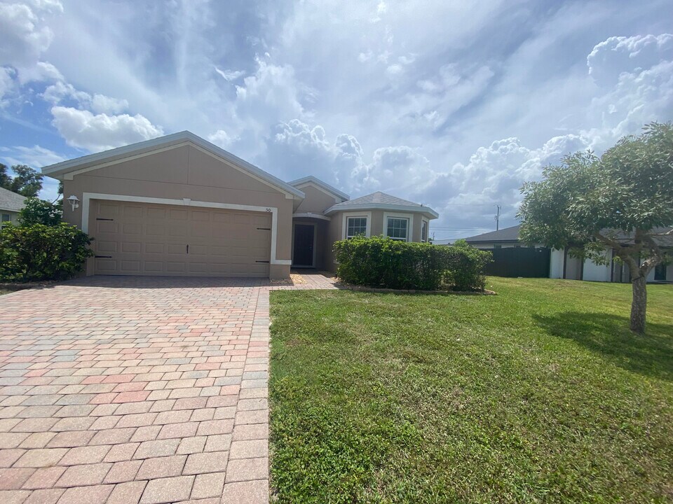 504 SW 9th Ave in Cape Coral, FL - Building Photo