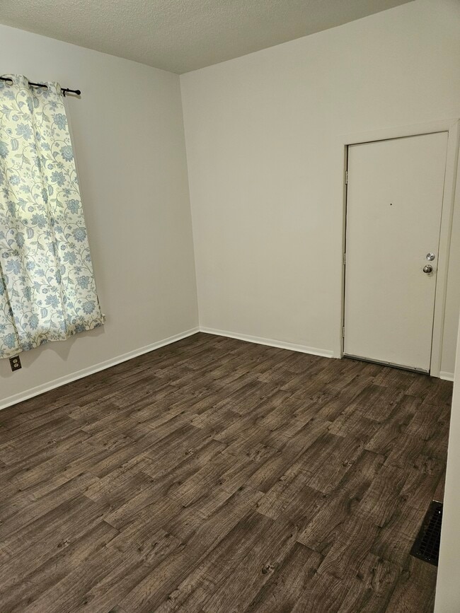 413 W Vine St, Unit 4 in Kalamazoo, MI - Building Photo - Building Photo