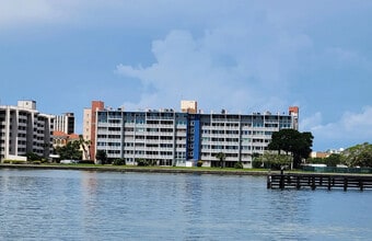 500 Treasure Island Cswy, Unit Unit 101 in Treasure Island, FL - Building Photo - Building Photo