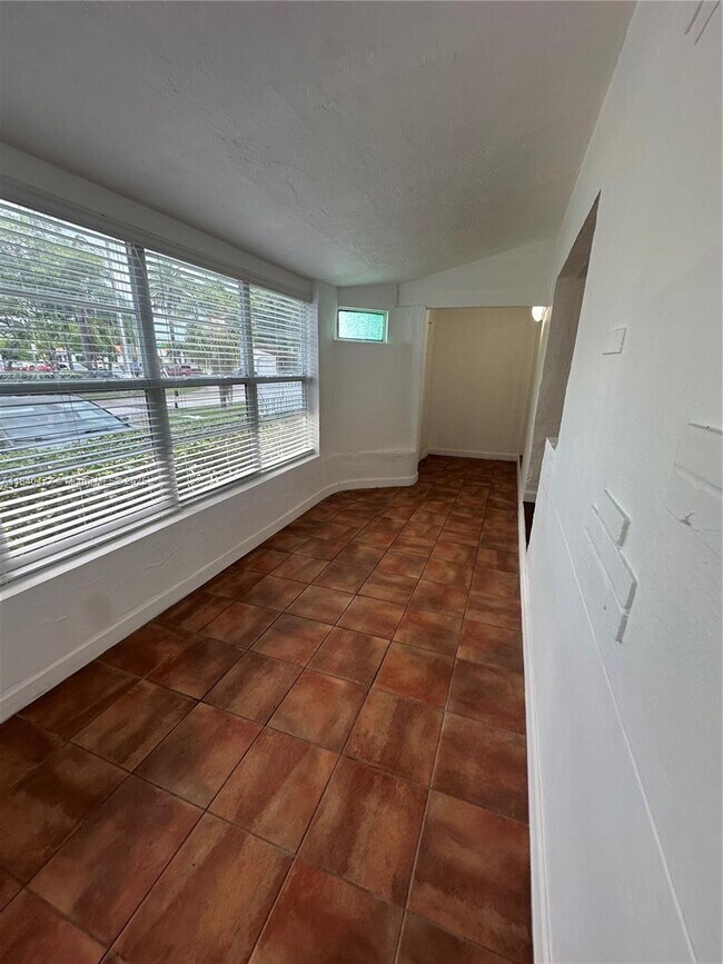 711 SW 39th Ave in Coral Gables, FL - Building Photo - Building Photo