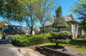 7908 Bodega Ave in Sebastopol, CA - Building Photo - Building Photo