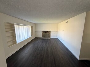 10047 Three Oaks Wy in Santee, CA - Building Photo - Building Photo