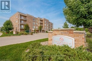 901 Paisley Rd in Guelph, ON - Building Photo