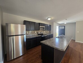 1728 Joseph Hewes Ct in Charlotte, NC - Building Photo - Building Photo