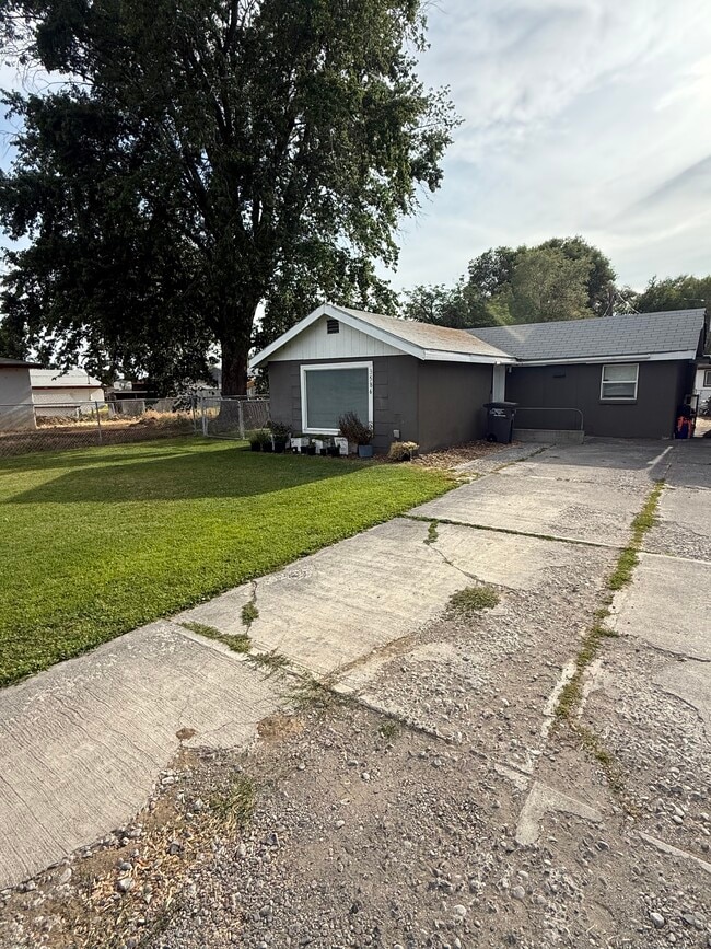 property at 3586 Valley Rd NE