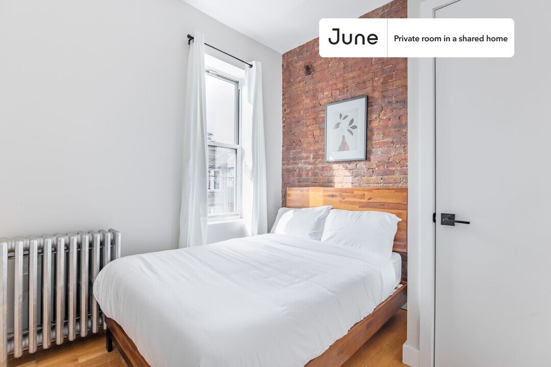 Private bedroom in 5 bed/2 bath Home in Queens, NY - Building Photo