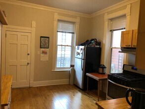 1323 N Wicker Park Ave, Unit 1 in Chicago, IL - Building Photo - Building Photo