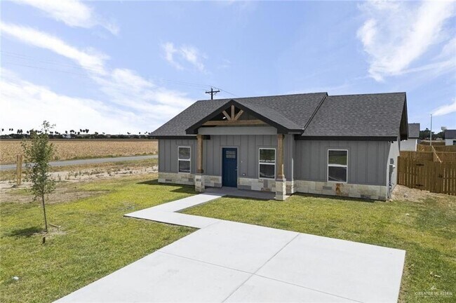 1606 Unity Dr in Mercedes, TX - Building Photo - Building Photo