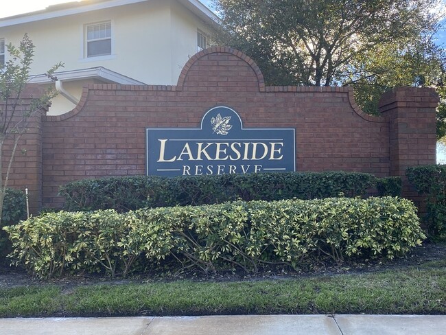 2076 Cypress Bay Blvd in Kissimmee, FL - Building Photo - Building Photo