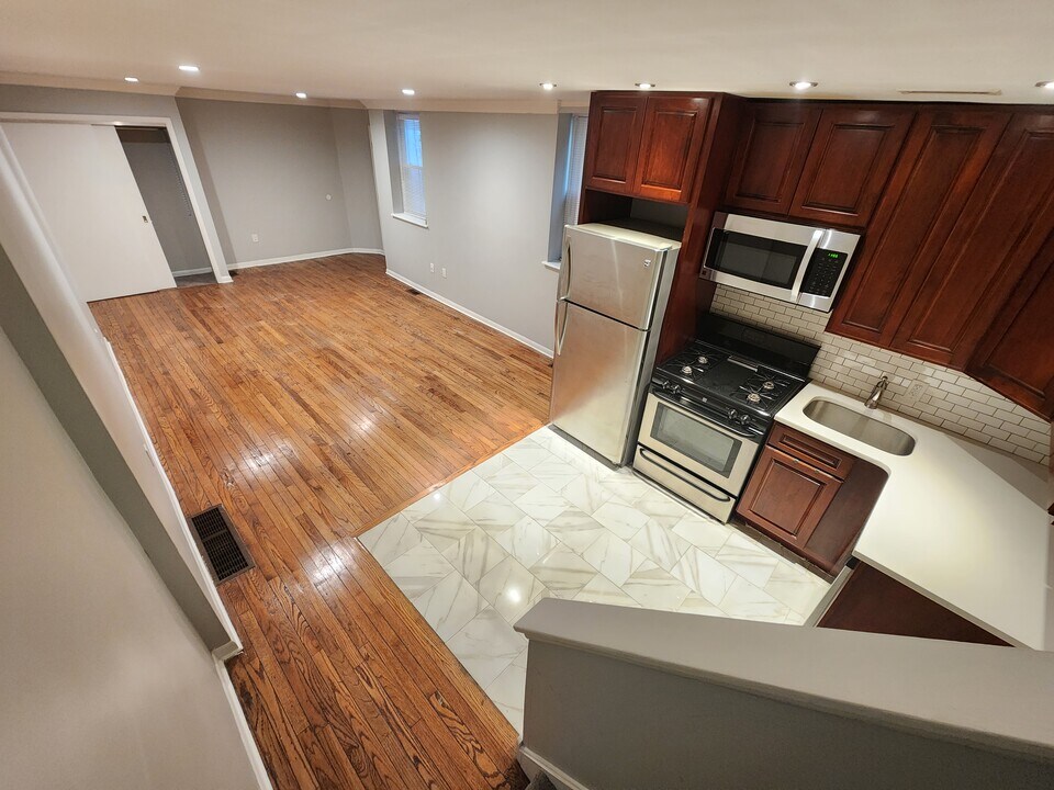 914 E Passyunk Ave, Unit 1R in Philadelphia, PA - Building Photo