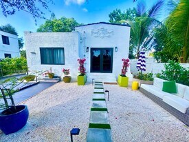 8280 NE 1st Pl in Miami, FL - Building Photo