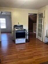 333 Cass Ave, Unit 2 in Woonsocket, RI - Foto de edificio - Building Photo