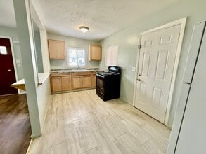 240 E Howry Ave in DeLand, FL - Building Photo - Building Photo