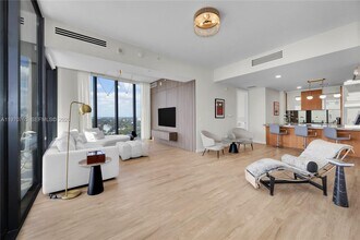 2831 S Bayshore Dr in Miami, FL - Building Photo - Building Photo