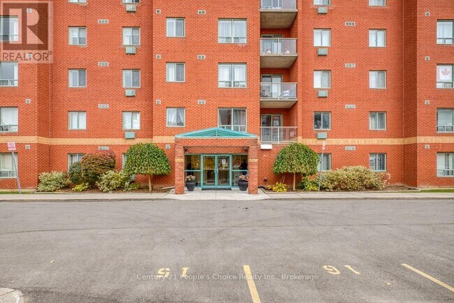 77-577 Base Line Rd W in London, ON - Building Photo - Building Photo
