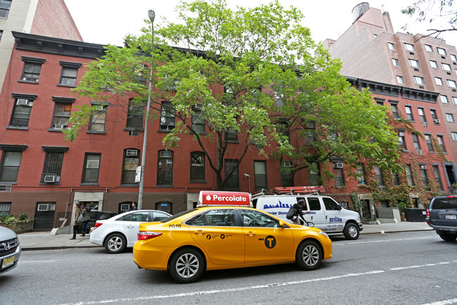 315 W 30th St in New York, NY - Foto de edificio - Building Photo