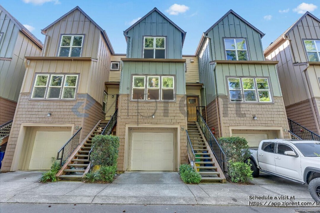 7909 SW 31st Ave in Portland, OR - Building Photo