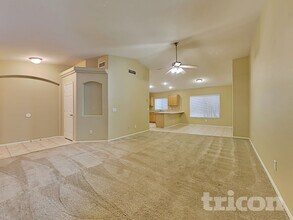 18071 N 113th Ave in Surprise, AZ - Foto de edificio - Building Photo