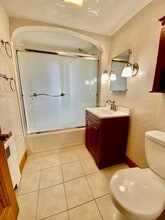 82 Dimmock St, Unit 1L in Quincy, MA - Foto de edificio - Building Photo