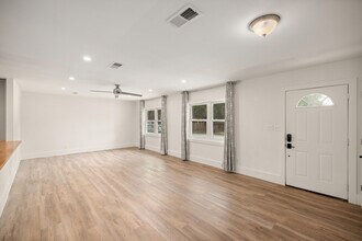 122 Dyer St in Niceville, FL - Building Photo - Building Photo