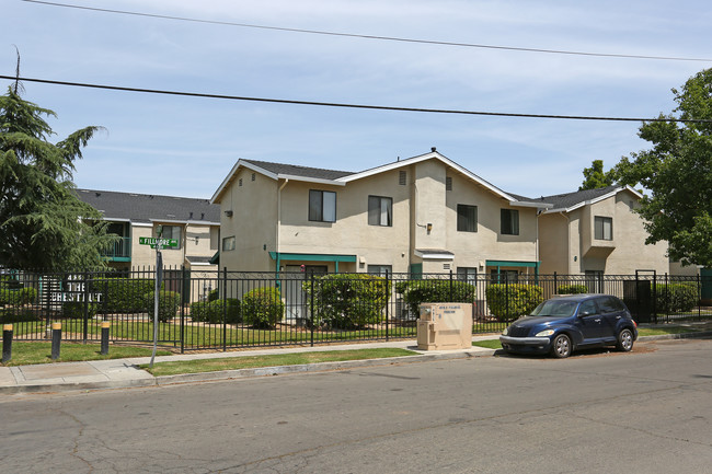 The Chestnut Apartments in Fresno, CA - Building Photo - Primary Photo