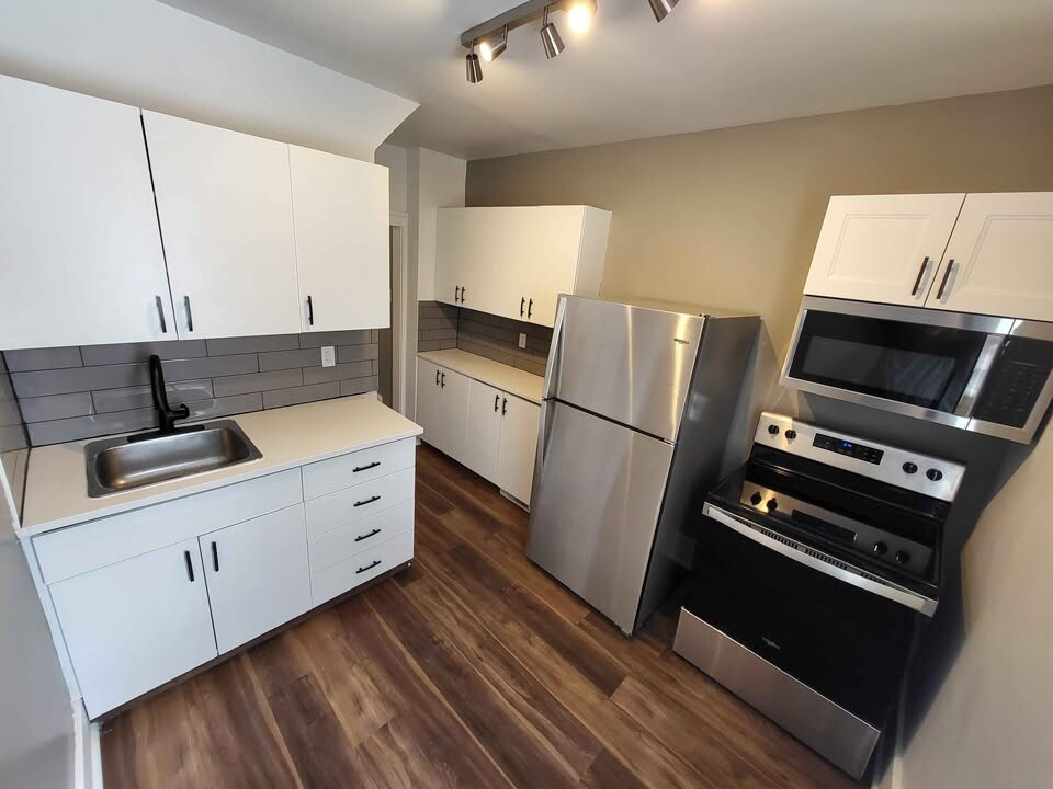 452 Atlantic Ave in Winnipeg, MB - Building Photo