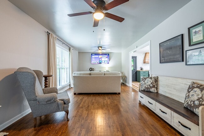 236 Pioneer Trail in Cartersville, GA - Foto de edificio - Building Photo