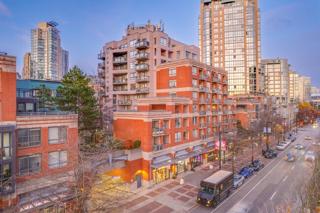 Bridgeview Place in Vancouver, BC - Building Photo - Primary Photo