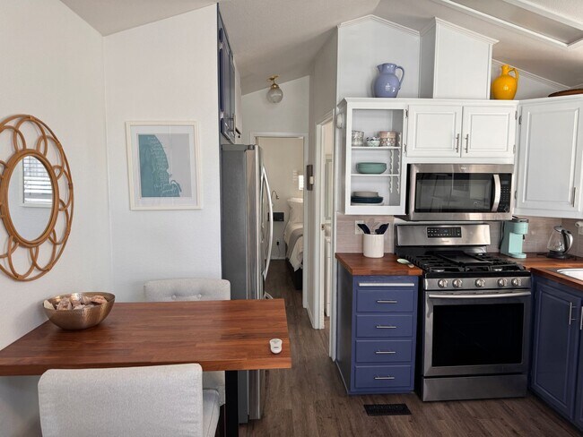 1624 N Coast Hwy 101 in Encinitas, CA - Building Photo - Building Photo