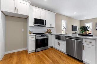 362 Silver St in Boston, MA - Building Photo - Building Photo