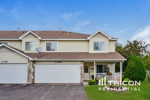 13758 Flay Ave N in Hugo, MN - Building Photo