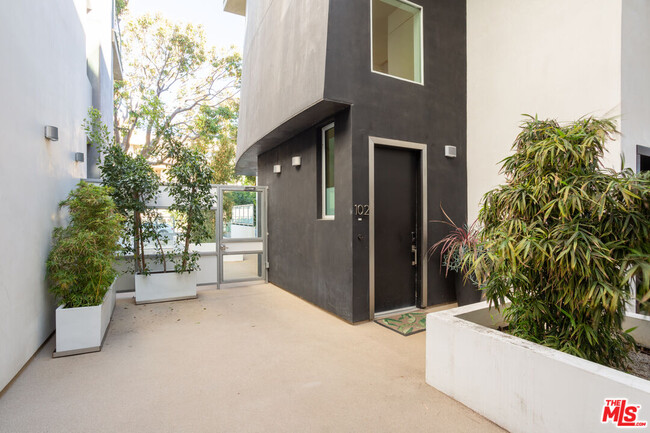 507 Orlando Ave in West Hollywood, CA - Foto de edificio - Building Photo