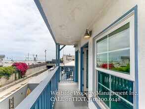 130 W Channel Rd in Santa Monica, CA - Foto de edificio - Building Photo