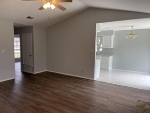 305 Hickok Ct in Austin, TX - Foto de edificio - Building Photo