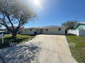 4820 Shell Stream Blvd in New Port Richey, FL - Building Photo