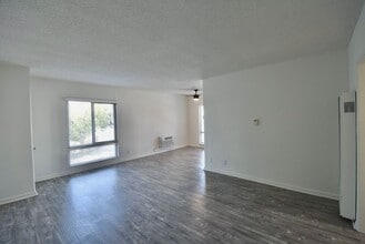 12142 Burbank Blvd in Los Angeles, CA - Building Photo - Building Photo