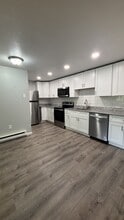 433 Sunderland Rd in Worcester, MA - Foto de edificio - Building Photo
