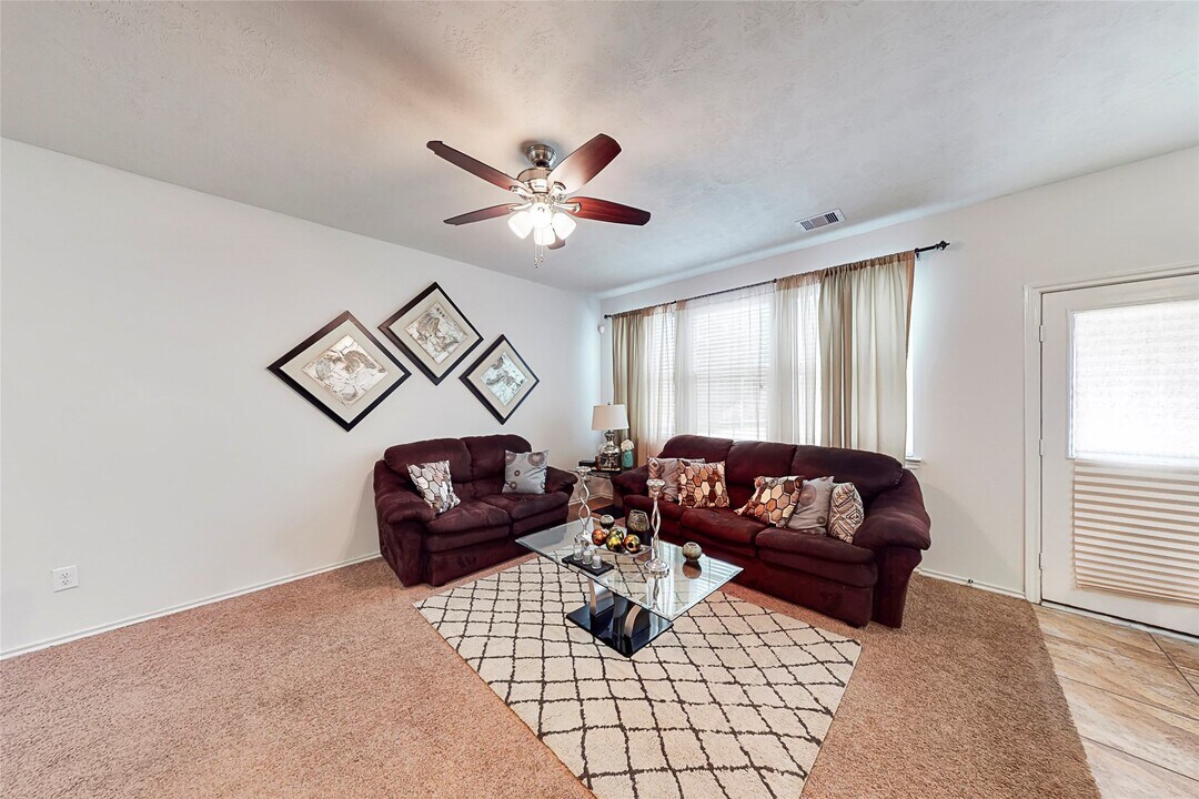 3 Fairlee Ct in Magnolia, TX - Foto de edificio