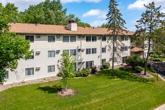 Cedar Ridge Apartments in Minnetonka, MN - Building Photo - Building Photo