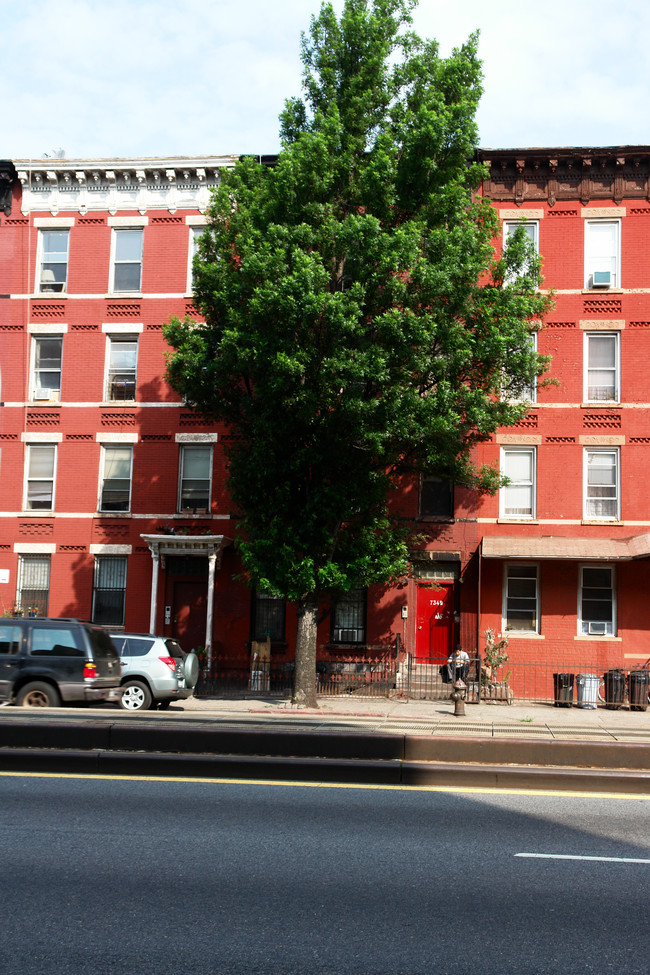 734 4th Ave in Brooklyn, NY - Foto de edificio - Building Photo