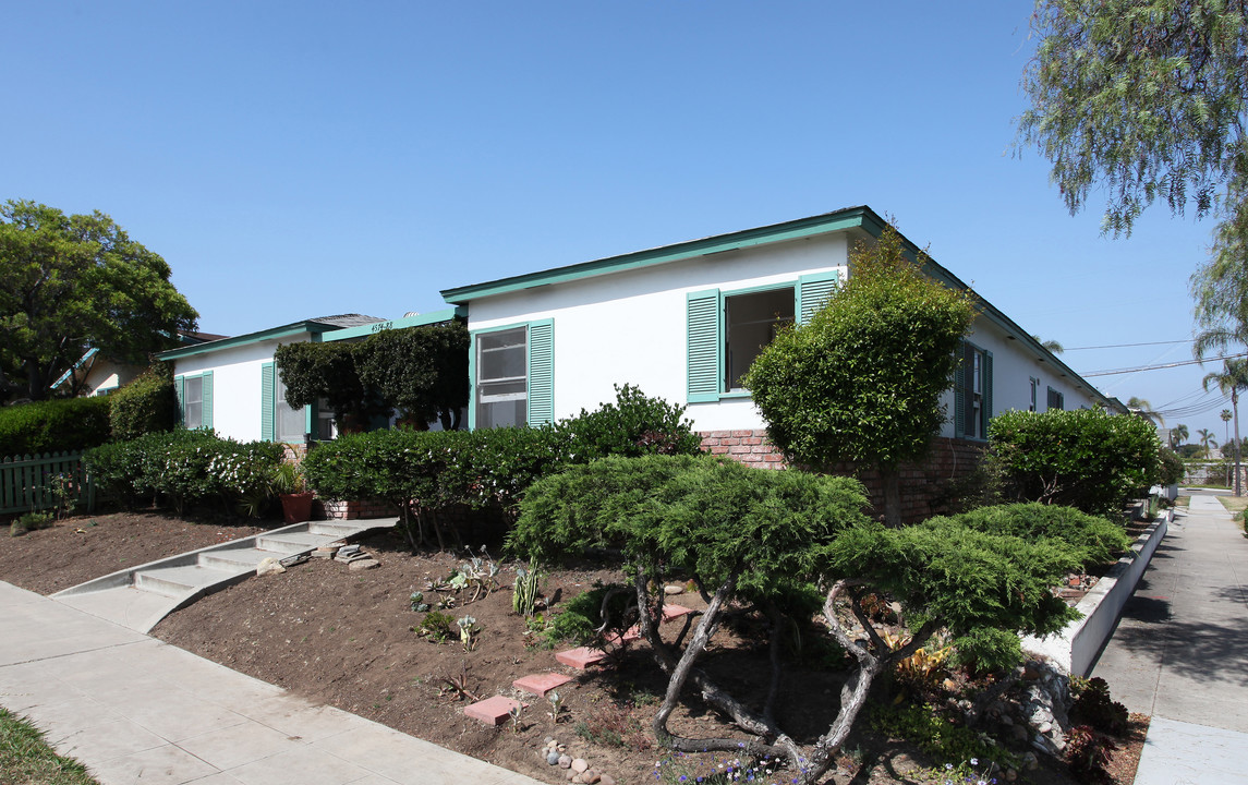 4574-4588 Kensington Dr in San Diego, CA - Building Photo