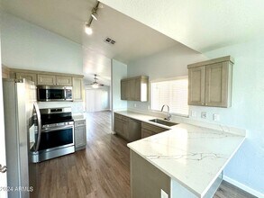 14084 W Cornerstone Trail in Surprise, AZ - Building Photo - Building Photo