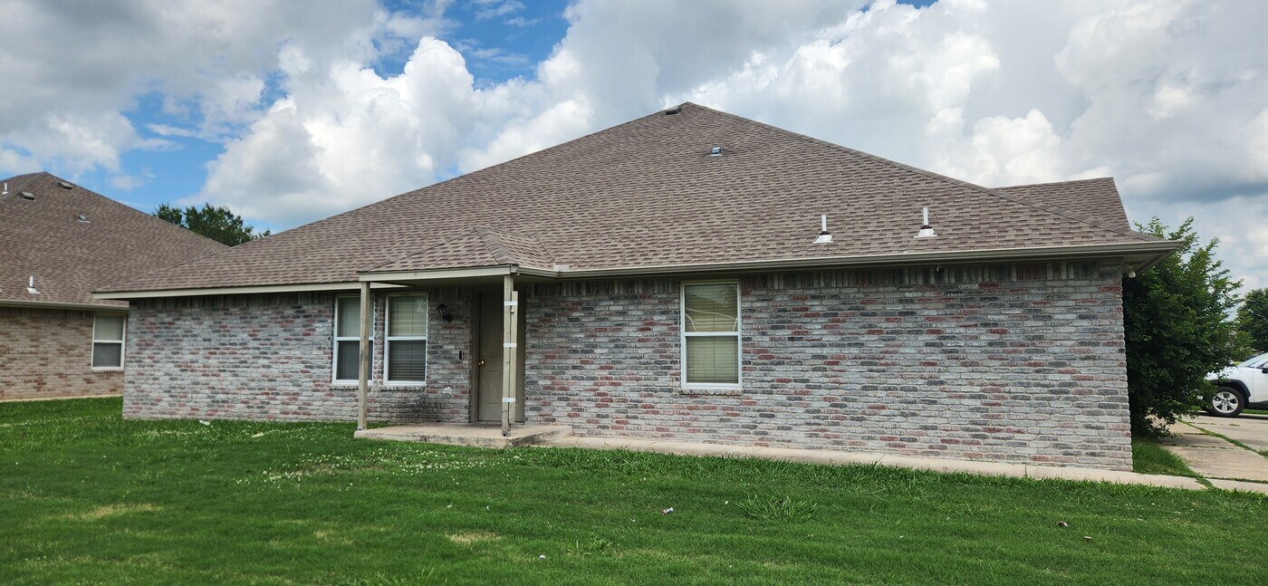 1307 Commerce Dr in Norman, OK - Foto de edificio