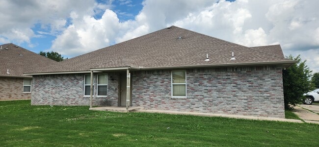 property at 1307 Commerce Dr