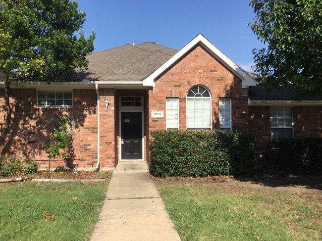 property at 300 Trailwood Dr