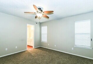 6714 8th St in Lubbock, TX - Foto de edificio - Building Photo