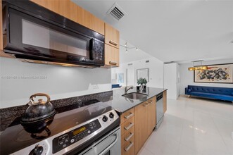 350 S Miami Ave, Unit # 2804 in Miami, FL - Building Photo - Building Photo